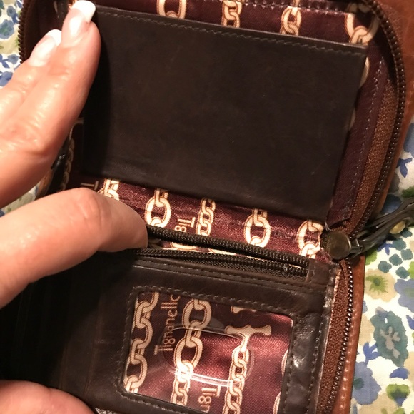 Tignanello wristlet - Picture 4 of 6